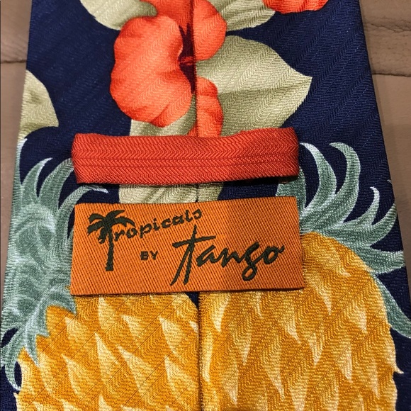 Tropical’s by Tango tie with pineapples & hibiscus - Picture 5 of 6
